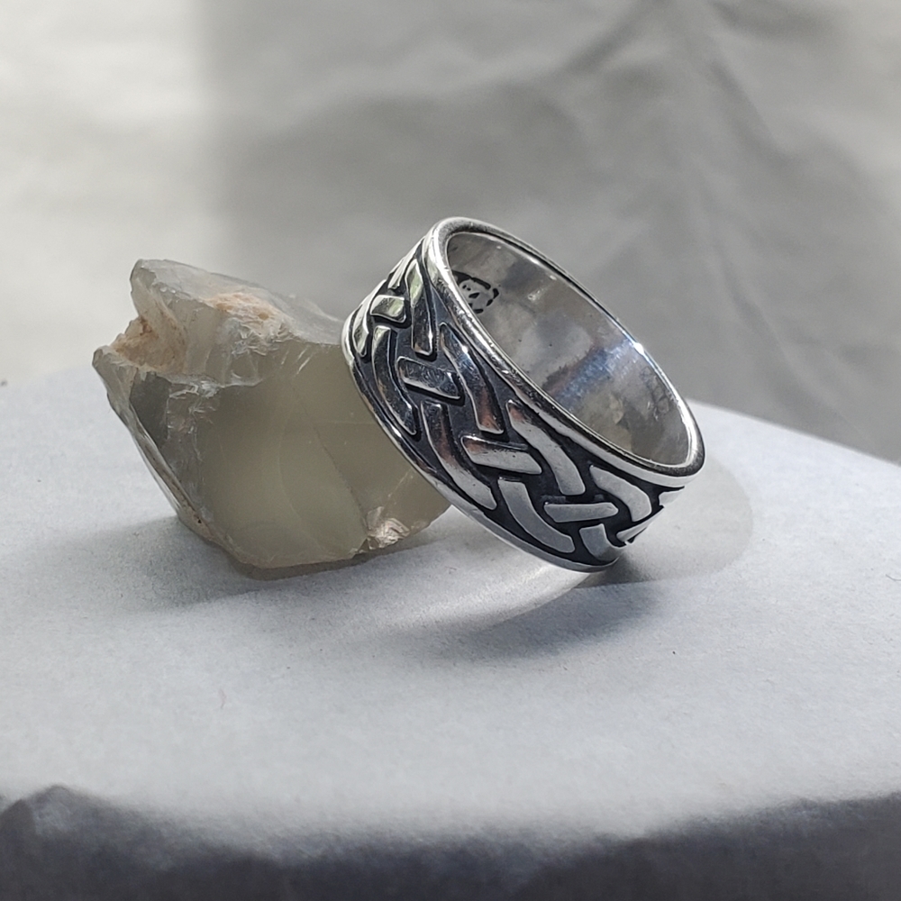 925 Sterling Silver Endless Celtic Knot Wedding Band